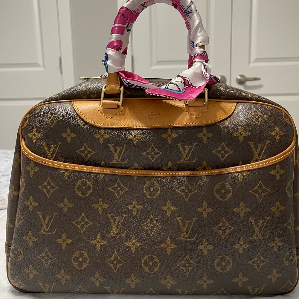 LV deauville bag